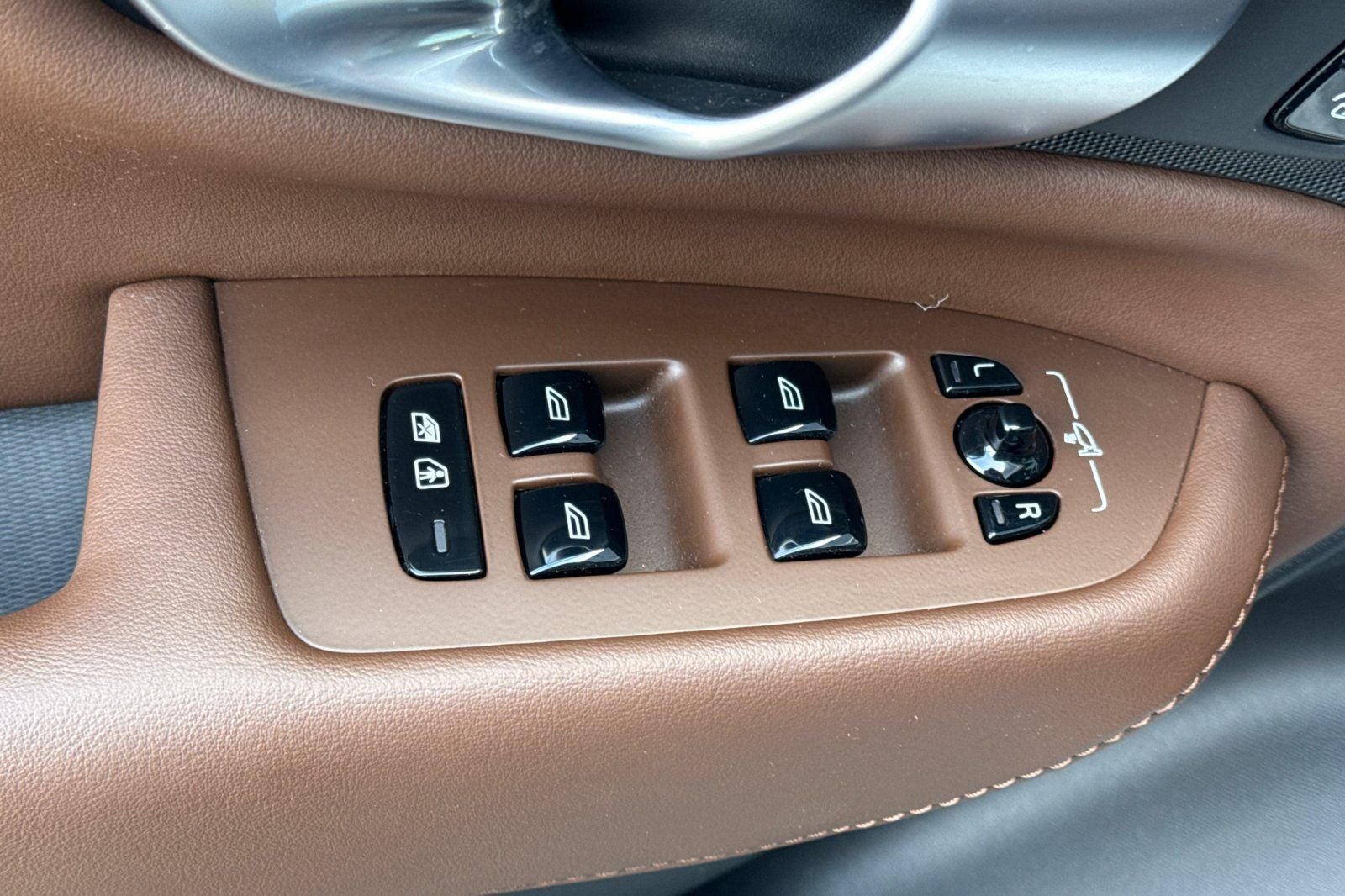 2024 Volvo XC90 Recharge Plug-In Hybrid T8 Plus Bright Theme 7 Passenger