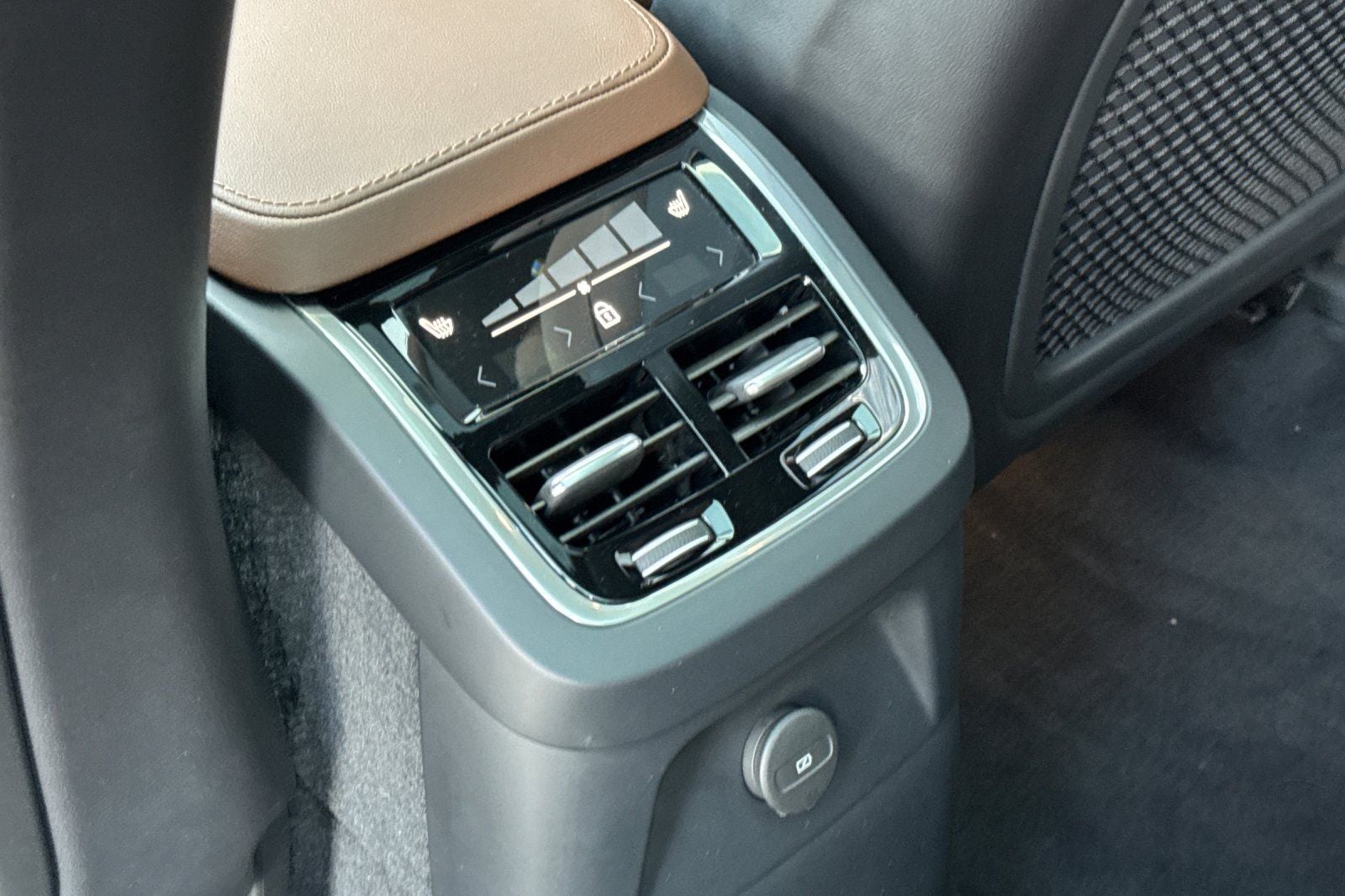 2024 Volvo XC90 Recharge Plug-In Hybrid T8 Plus Bright Theme 7 Passenger