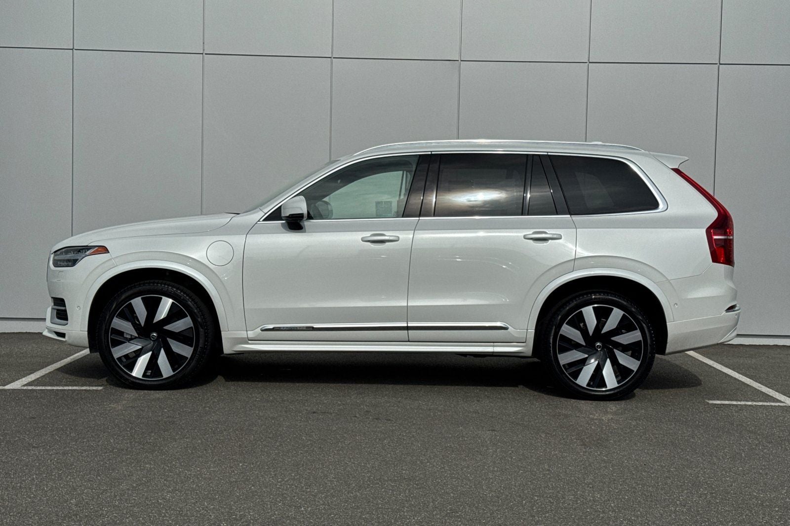 2024 Volvo XC90 Recharge Plug-In Hybrid T8 Plus Bright Theme 7 Passenger