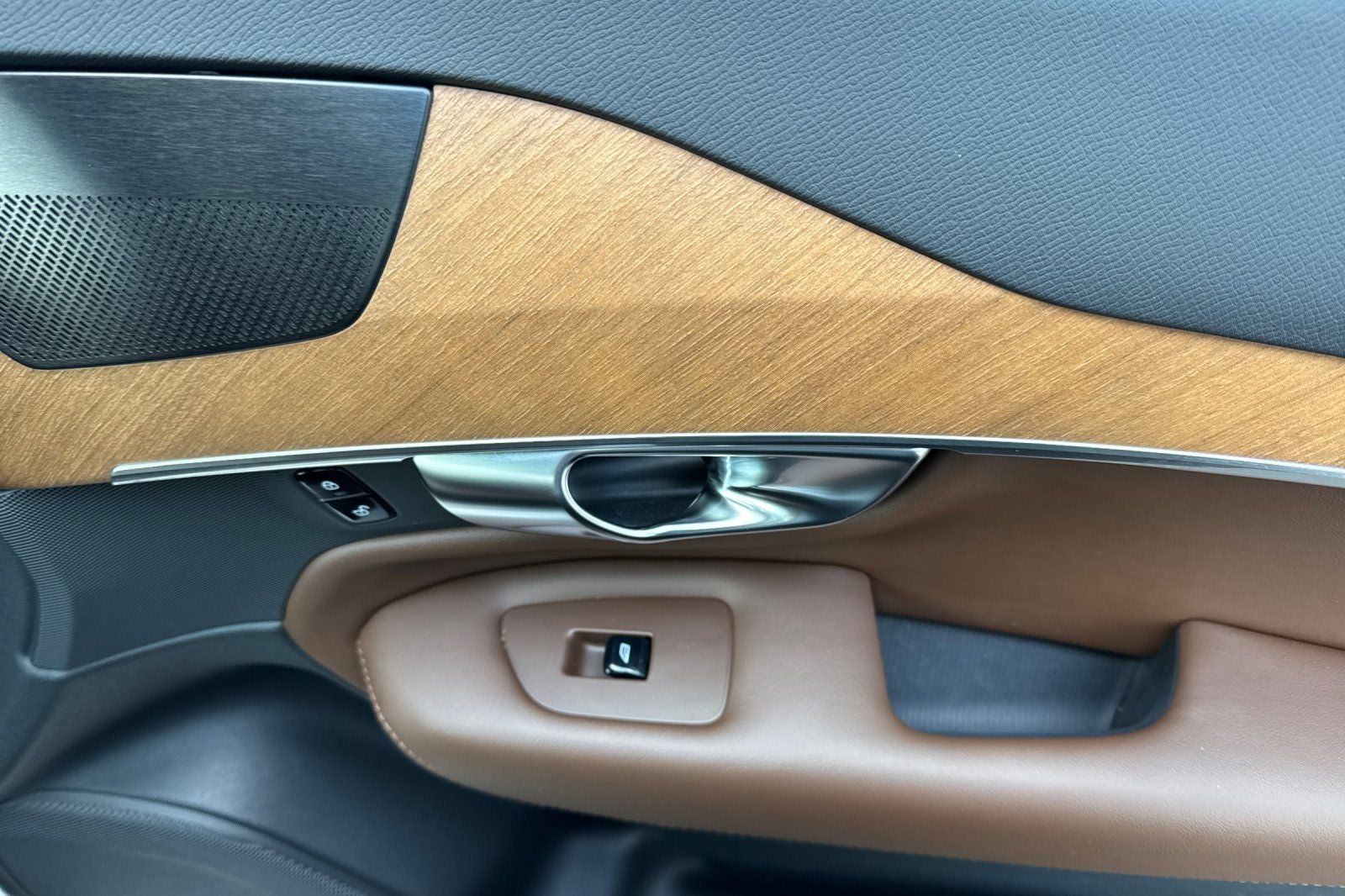 2024 Volvo XC90 Recharge Plug-In Hybrid T8 Plus Bright Theme 7 Passenger