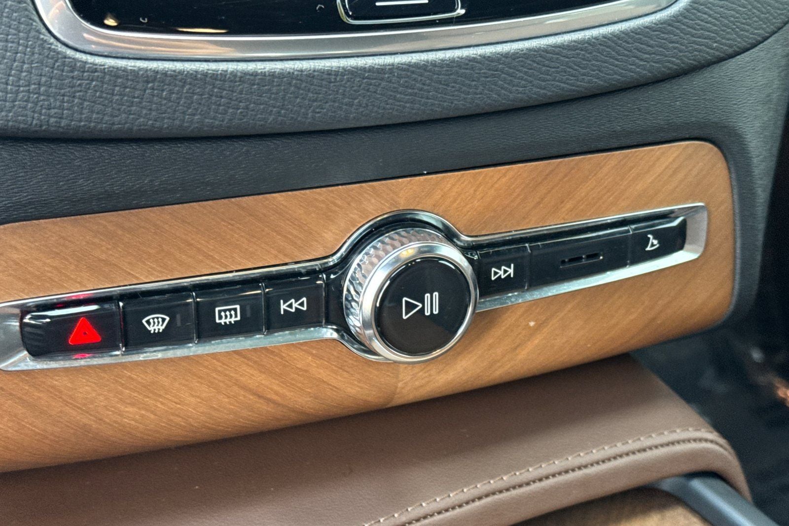 2024 Volvo XC90 Recharge Plug-In Hybrid T8 Plus Bright Theme 7 Passenger