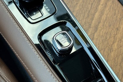 2024 Volvo XC90 Recharge Plug-In Hybrid T8 Plus Bright Theme 7 Passenger