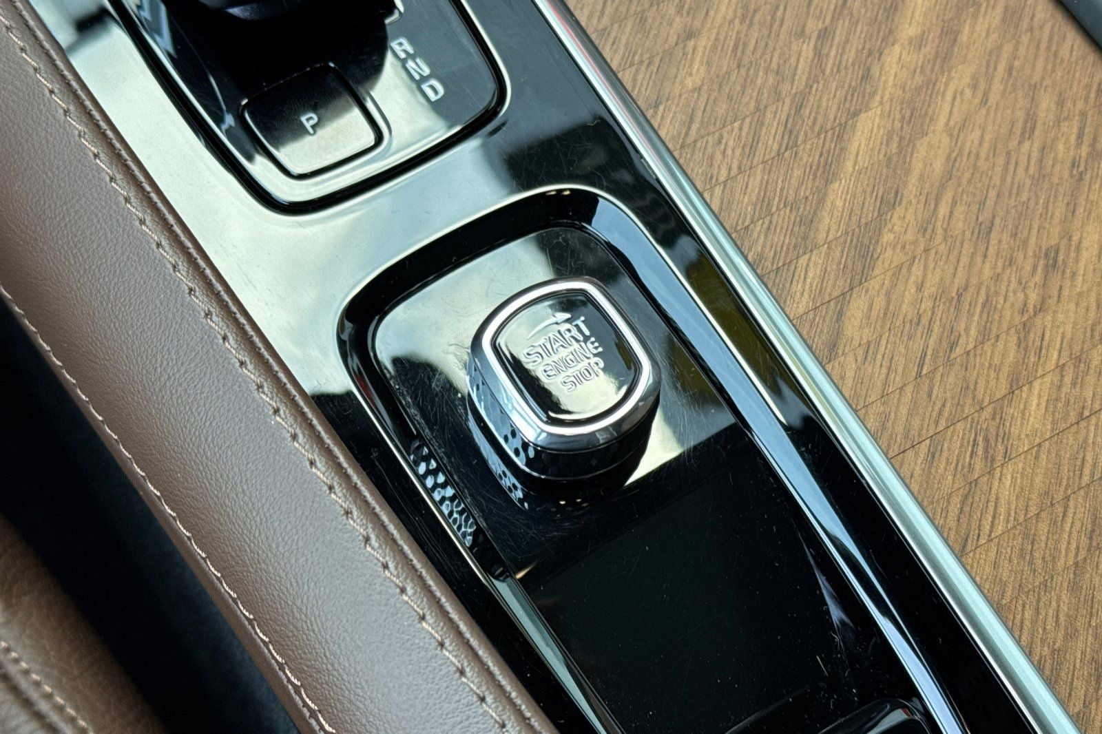 2024 Volvo XC90 Recharge Plug-In Hybrid T8 Plus Bright Theme 7 Passenger