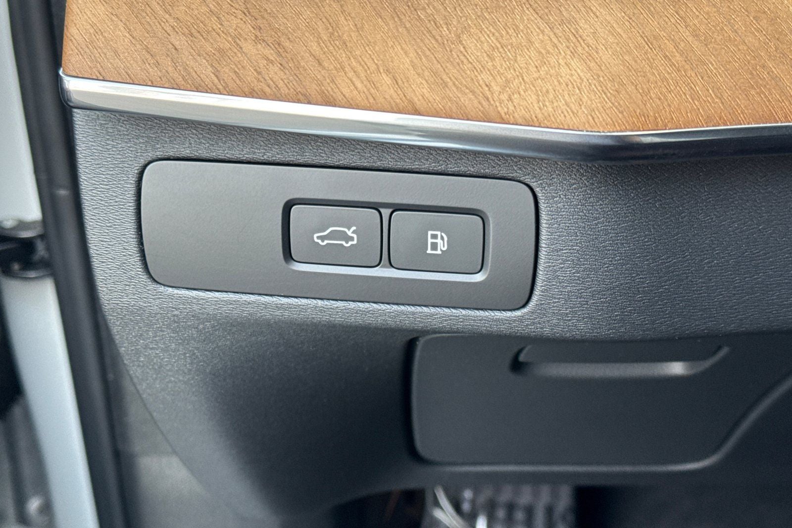 2024 Volvo XC90 Recharge Plug-In Hybrid T8 Plus Bright Theme 7 Passenger