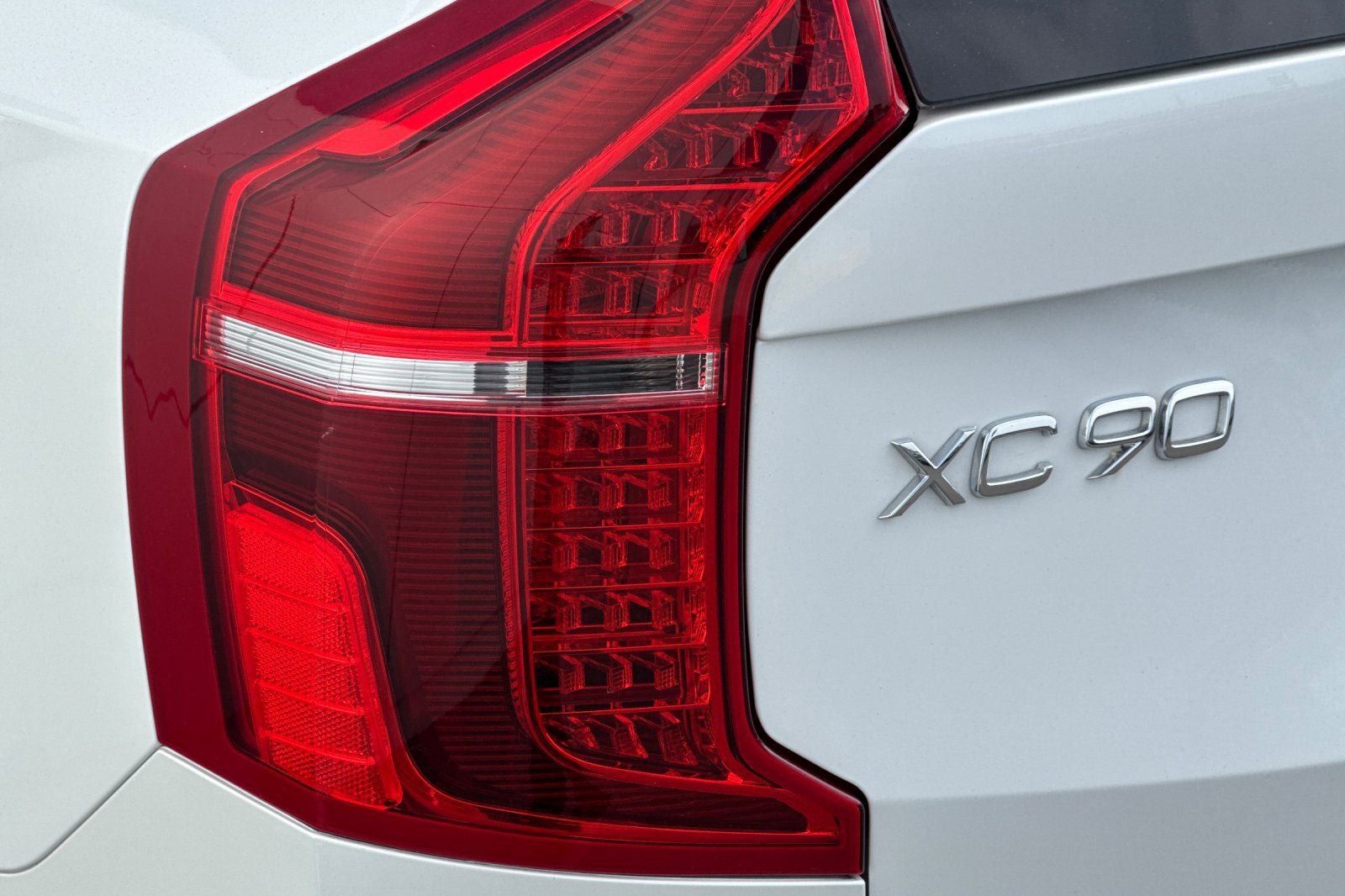 2024 Volvo XC90 Recharge Plug-In Hybrid T8 Plus Bright Theme 7 Passenger