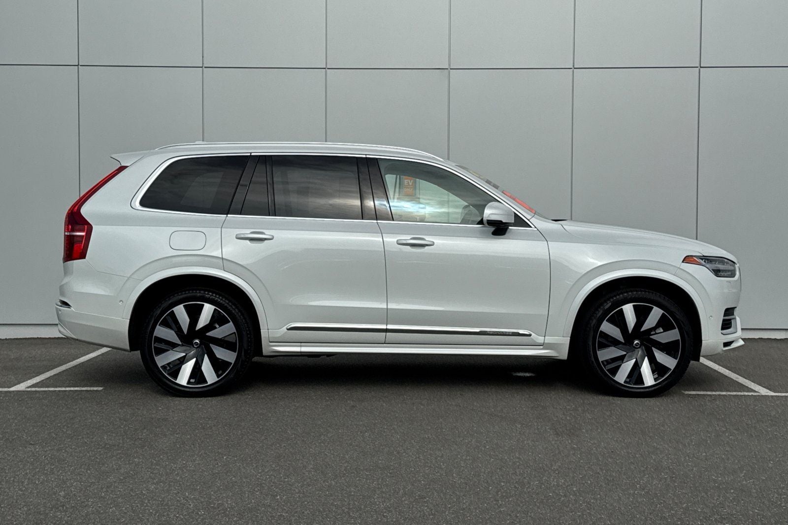 2024 Volvo XC90 Recharge Plug-In Hybrid T8 Plus Bright Theme 7 Passenger