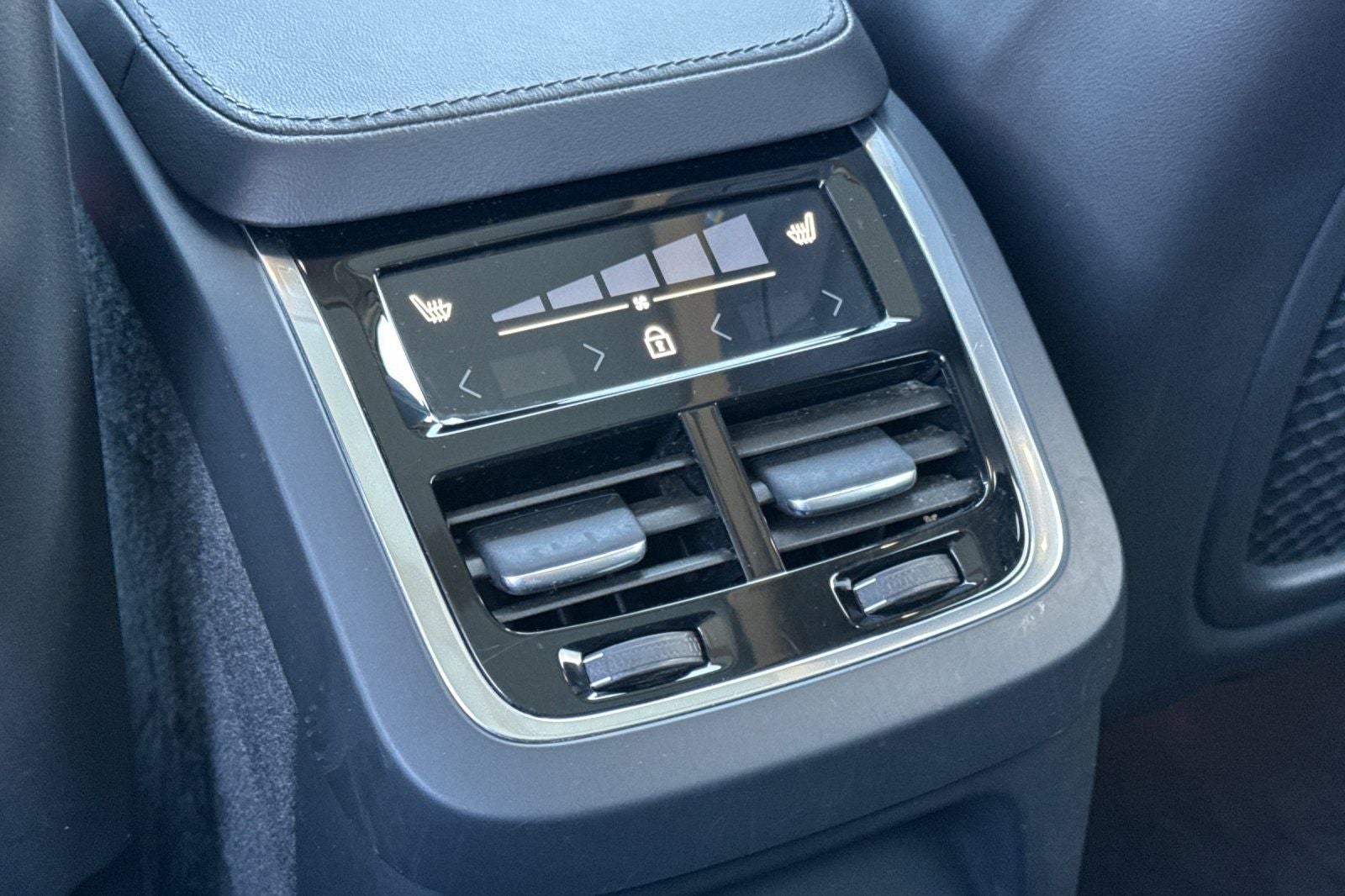 2024 Volvo XC90 Recharge Plug-In Hybrid T8 Plus Bright Theme 7 Passenger