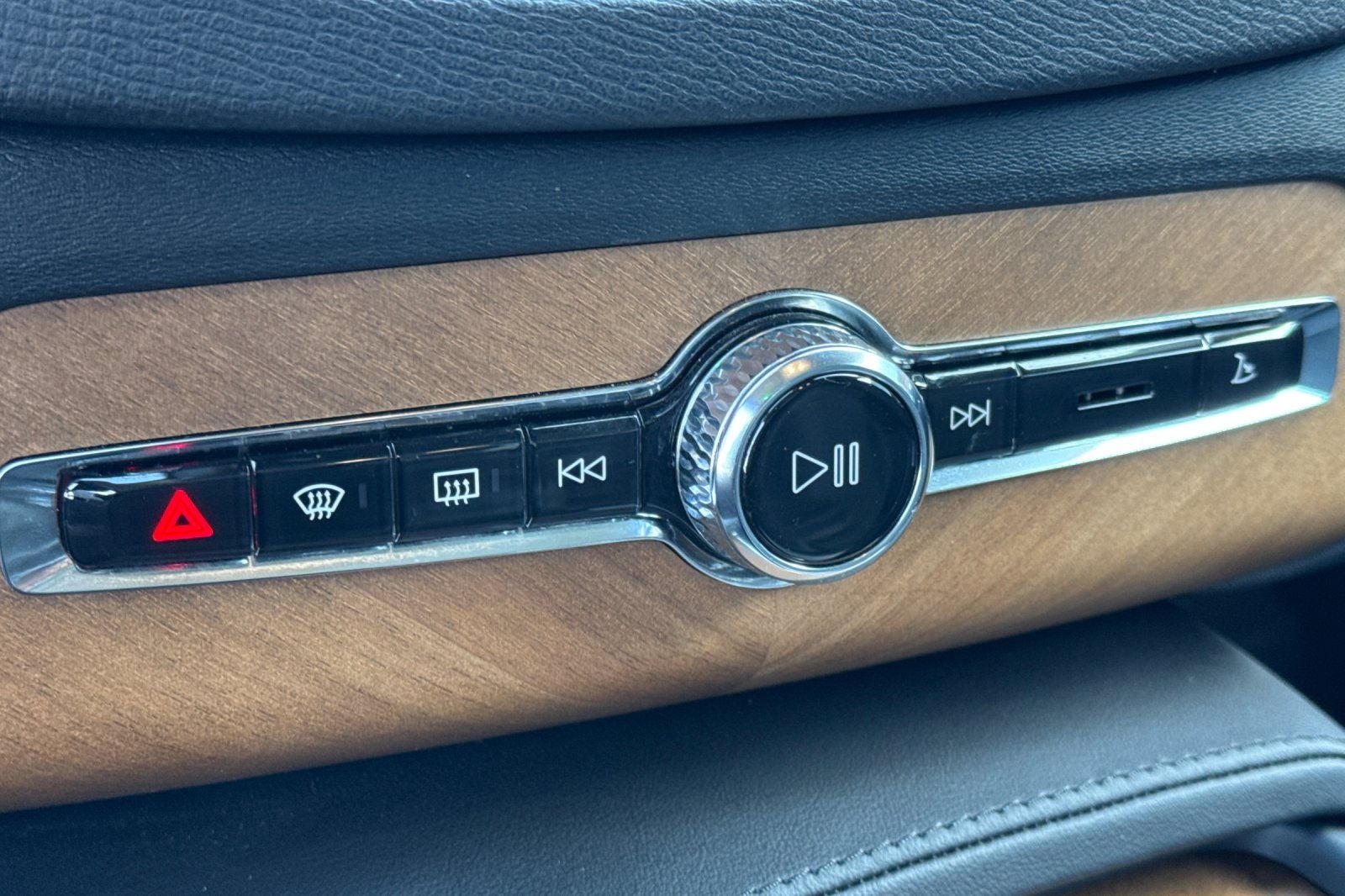 2024 Volvo XC90 Recharge Plug-In Hybrid T8 Plus Bright Theme 7 Passenger