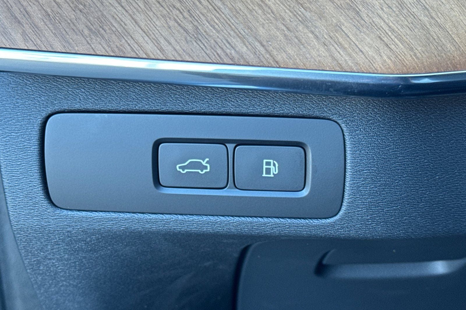 2024 Volvo XC90 Recharge Plug-In Hybrid T8 Plus Bright Theme 7 Passenger