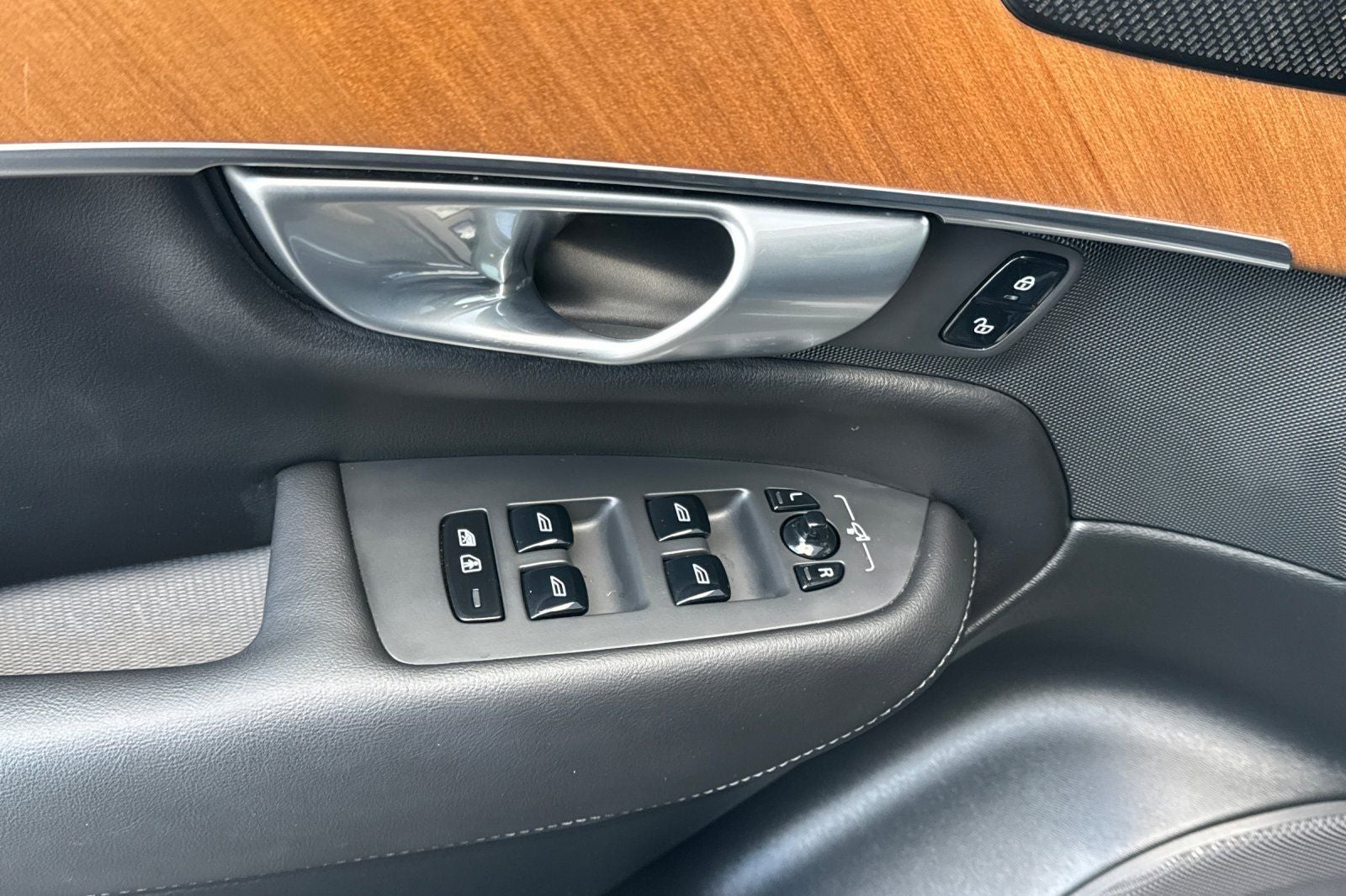 2024 Volvo XC90 Recharge Plug-In Hybrid T8 Plus Bright Theme 7 Passenger