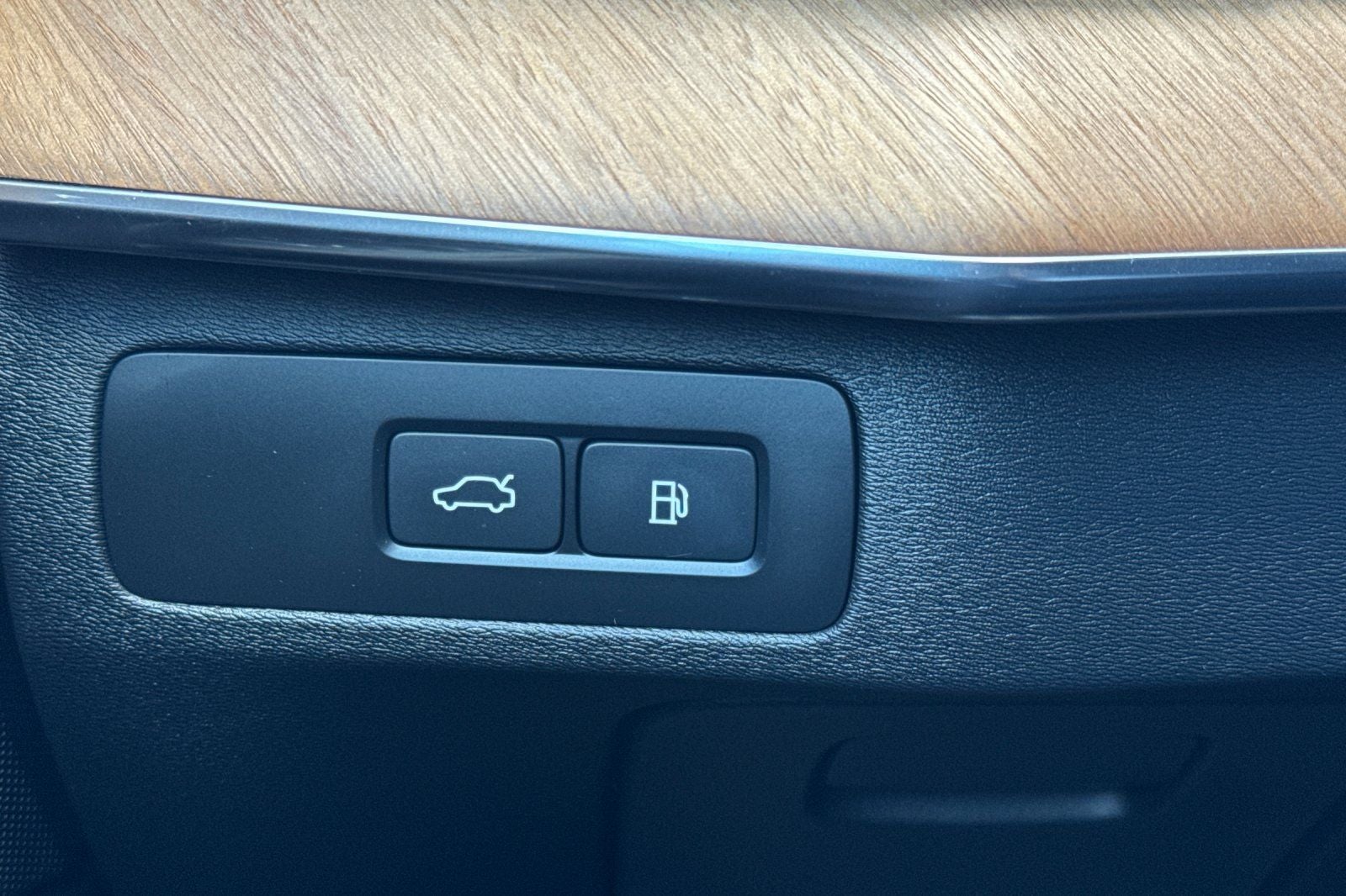 2024 Volvo XC90 Recharge Plug-In Hybrid T8 Plus Bright Theme 7 Passenger