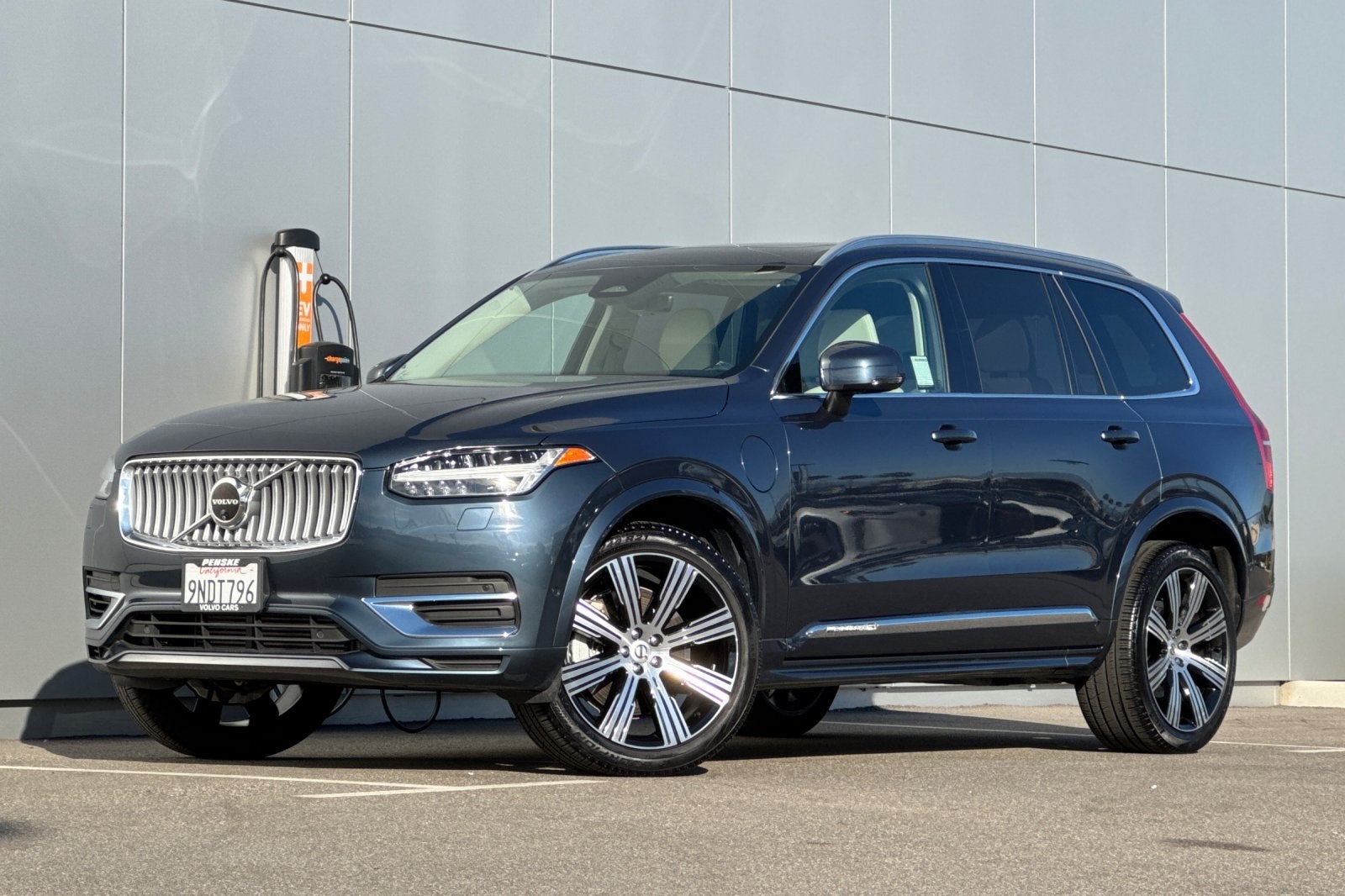 2024 Volvo XC90 Recharge Plug-In Hybrid T8 Plus Bright Theme 7 Passenger