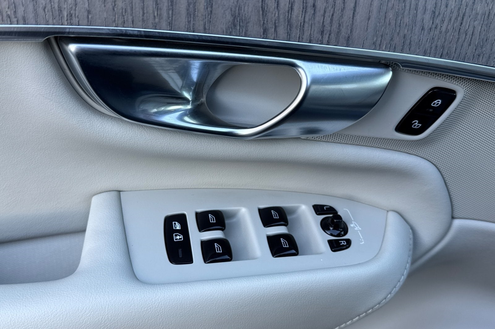 2024 Volvo XC90 Recharge Plug-In Hybrid T8 Plus Bright Theme 7 Passenger