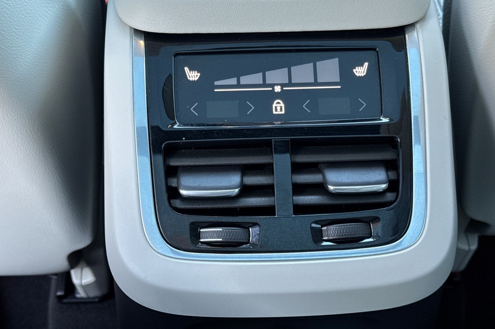 2024 Volvo XC90 Recharge Plug-In Hybrid T8 Plus Bright Theme 7 Passenger