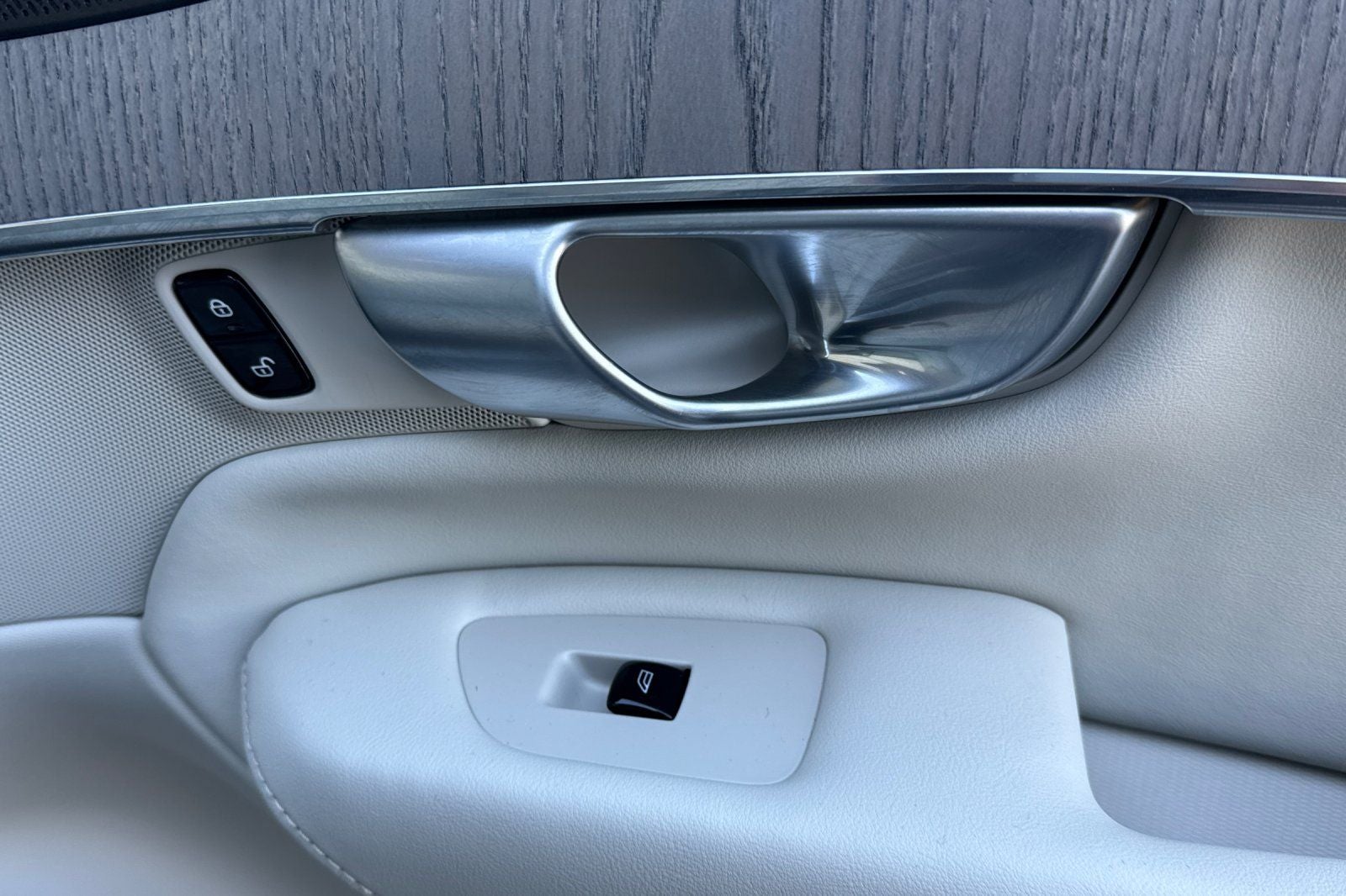 2024 Volvo XC90 Recharge Plug-In Hybrid T8 Plus Bright Theme 7 Passenger