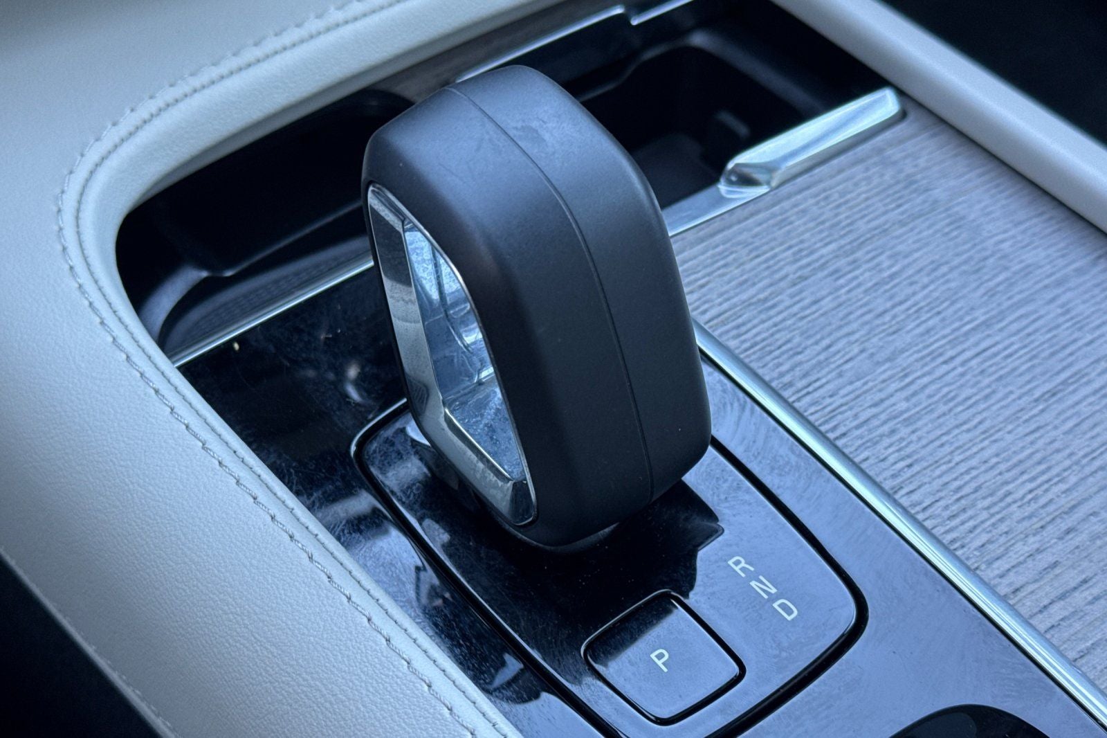 2024 Volvo XC90 Recharge Plug-In Hybrid T8 Plus Bright Theme 7 Passenger