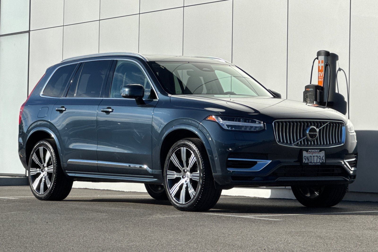 2024 Volvo XC90 Recharge Plug-In Hybrid T8 Plus Bright Theme 7 Passenger