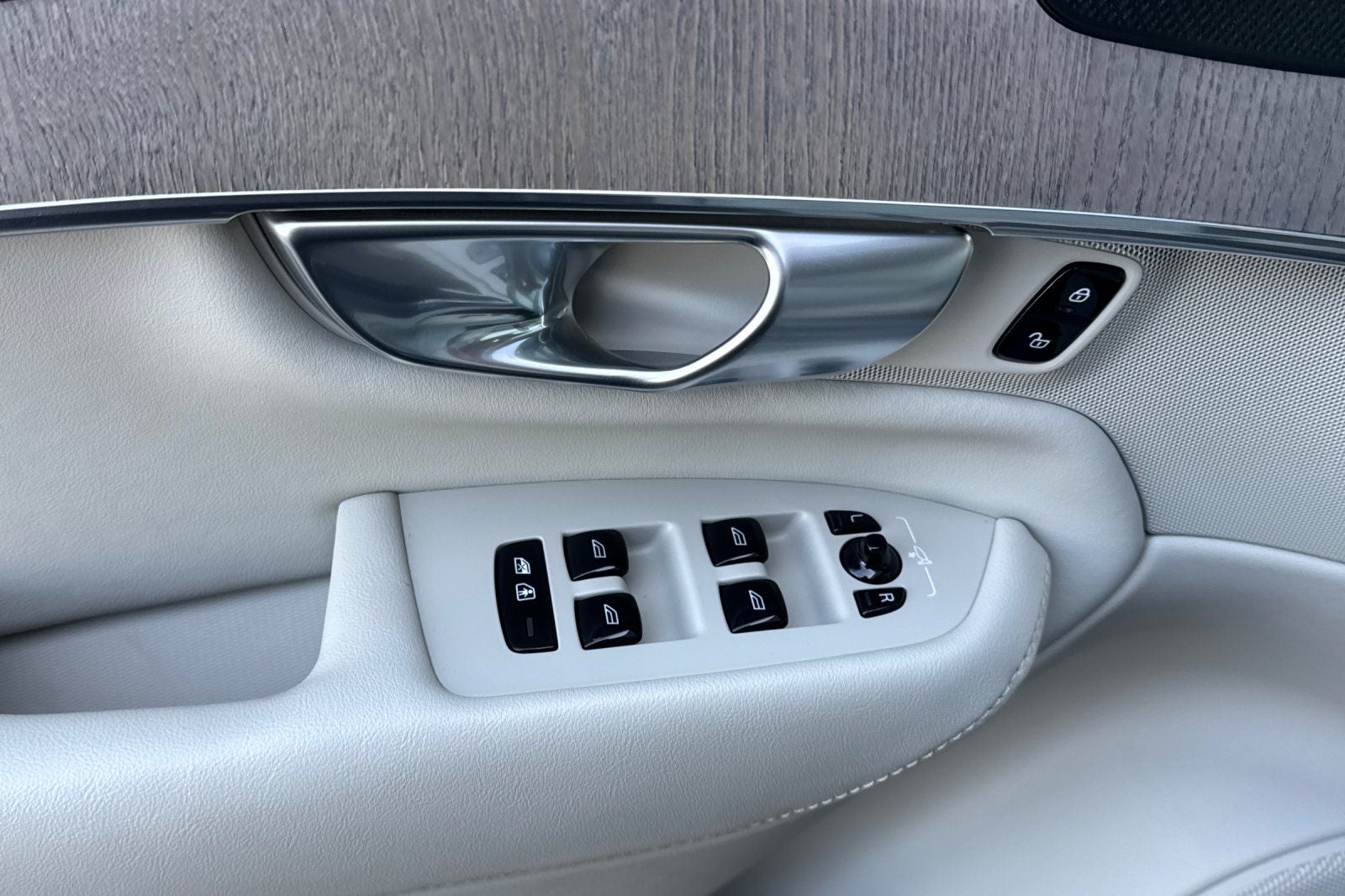 2024 Volvo XC90 Recharge Plug-In Hybrid Ultimate