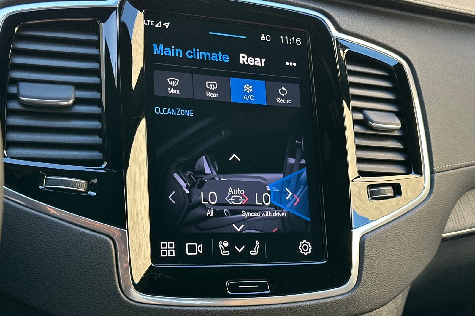 2024 Volvo XC90 Recharge Plug-In Hybrid Ultimate