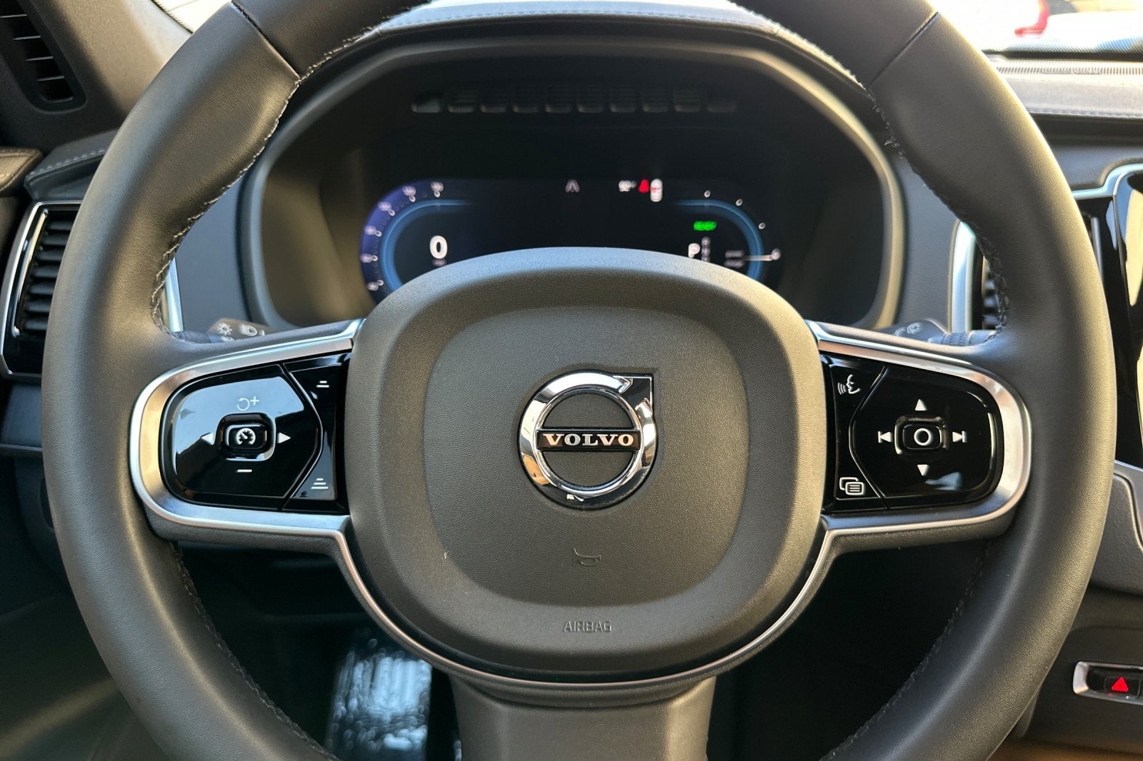 2024 Volvo XC90 Recharge Plug-In Hybrid Ultimate