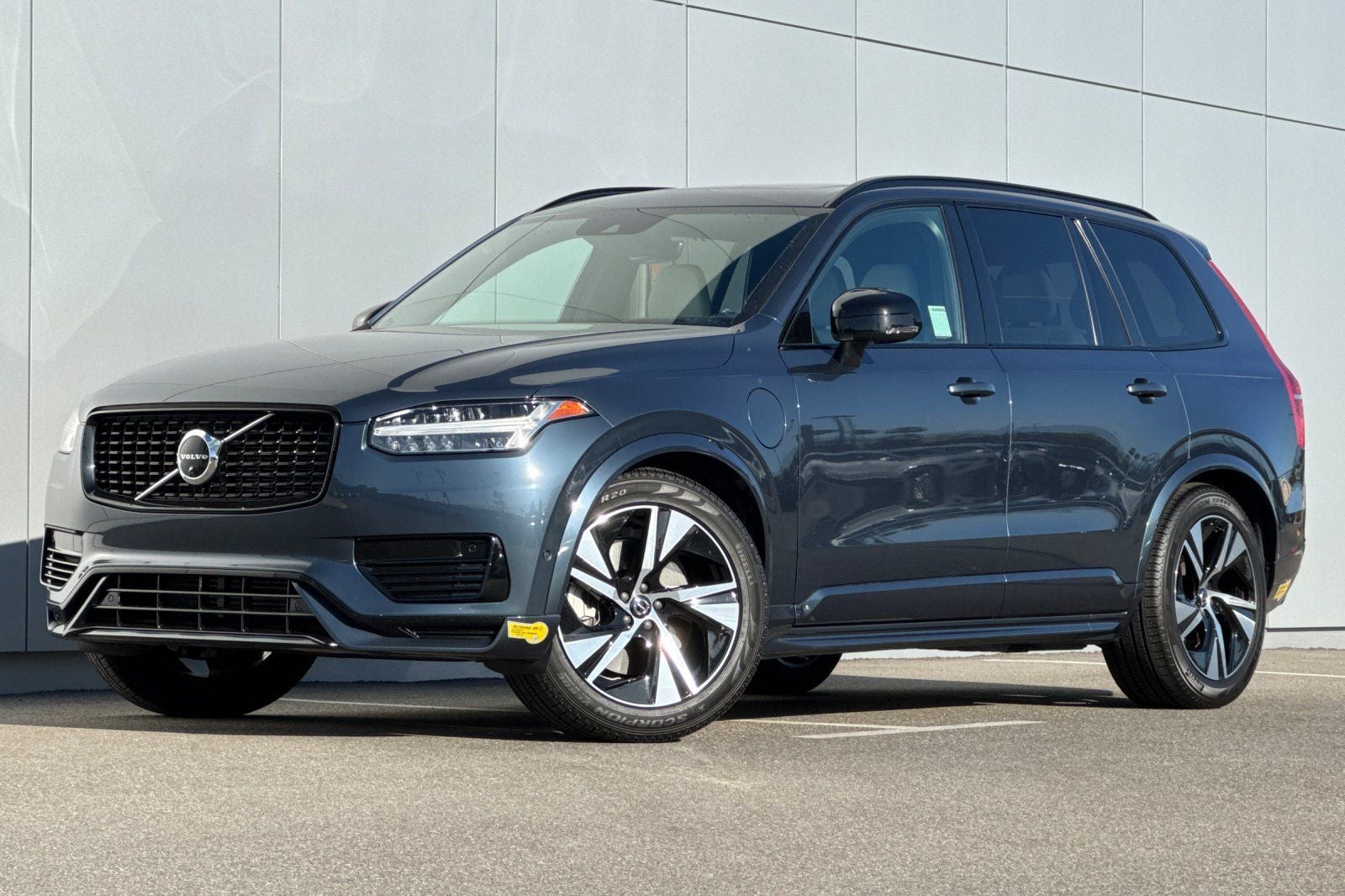 2022 Volvo XC90 Recharge Plug-In Hybrid T8 R-Design Extended Range 7P