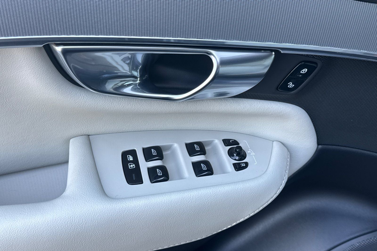 2022 Volvo XC90 Recharge Plug-In Hybrid T8 R-Design Extended Range 7P