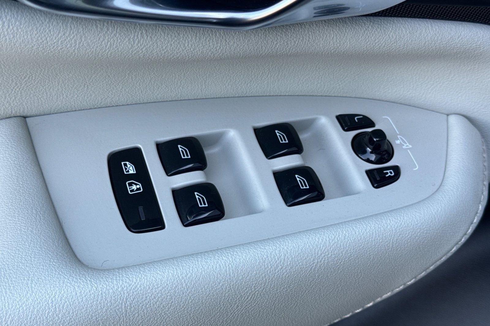 2022 Volvo XC90 Recharge Plug-In Hybrid T8 R-Design Extended Range 7P