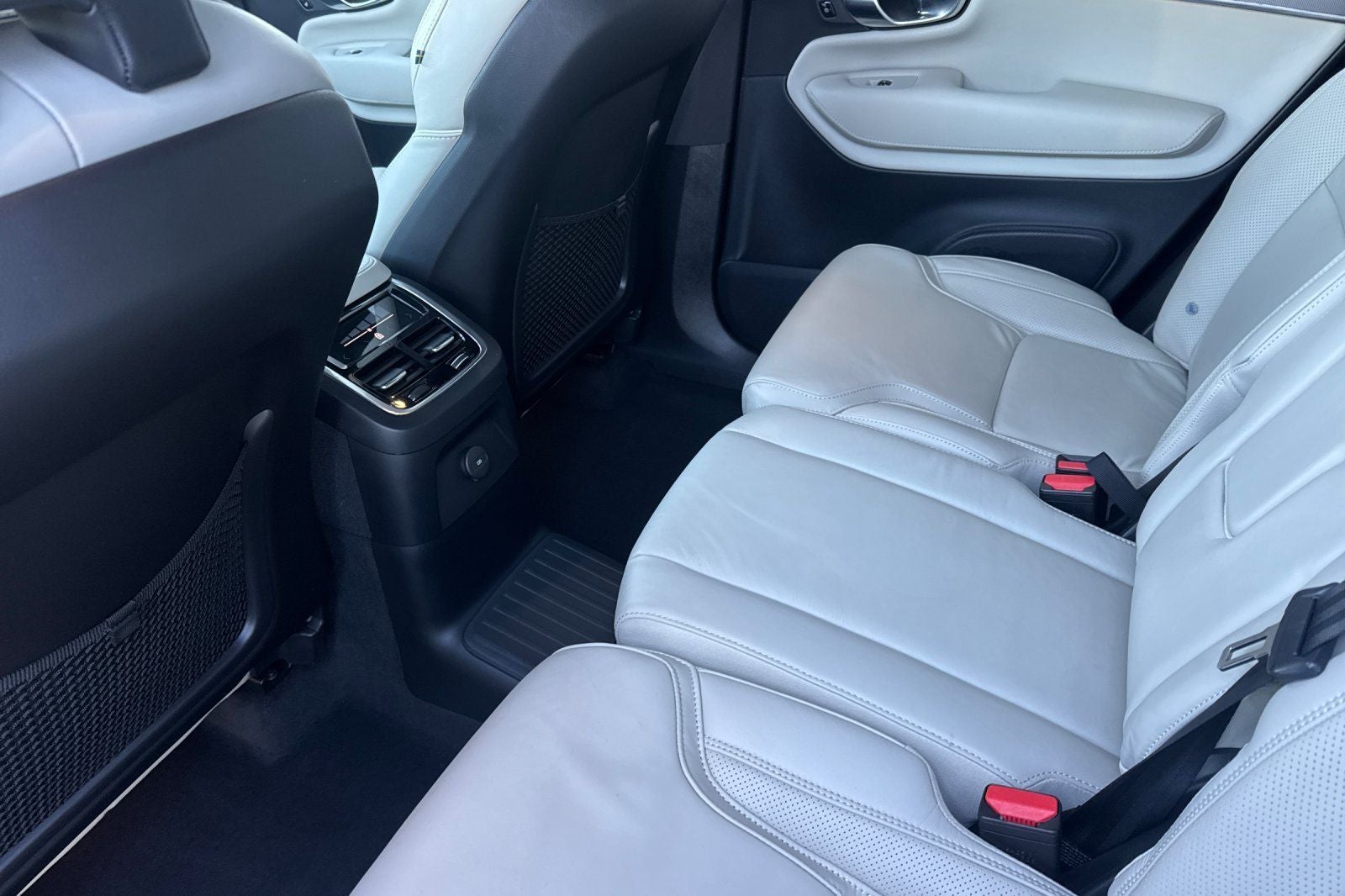 2022 Volvo XC90 Recharge Plug-In Hybrid T8 R-Design Extended Range 7P