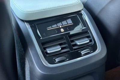 2022 Volvo XC90 Recharge Plug-In Hybrid T8 R-Design Extended Range 7P