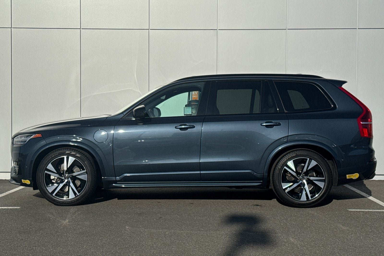 2022 Volvo XC90 Recharge Plug-In Hybrid T8 R-Design Extended Range 7P