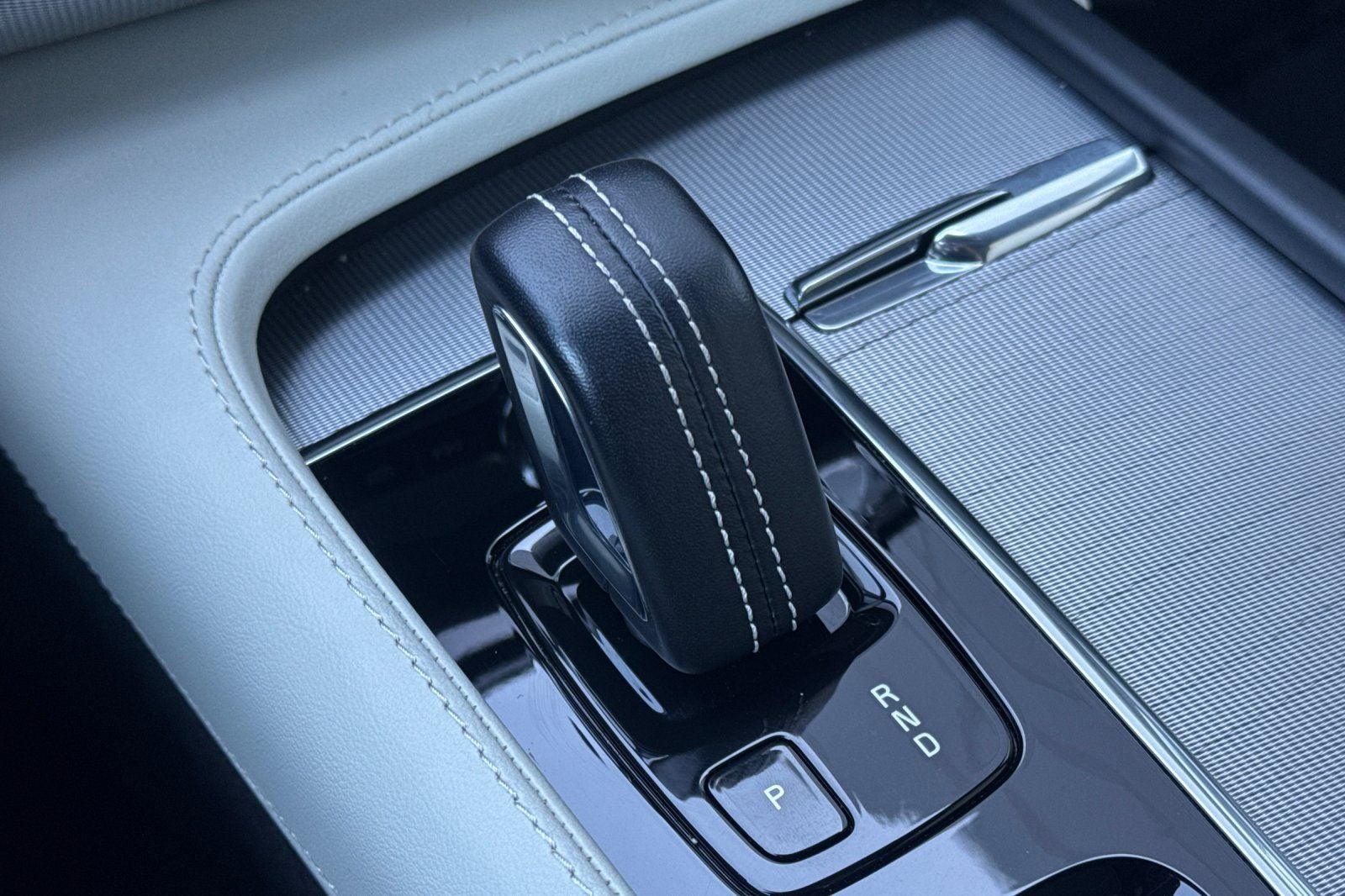 2022 Volvo XC90 Recharge Plug-In Hybrid T8 R-Design Extended Range 7P