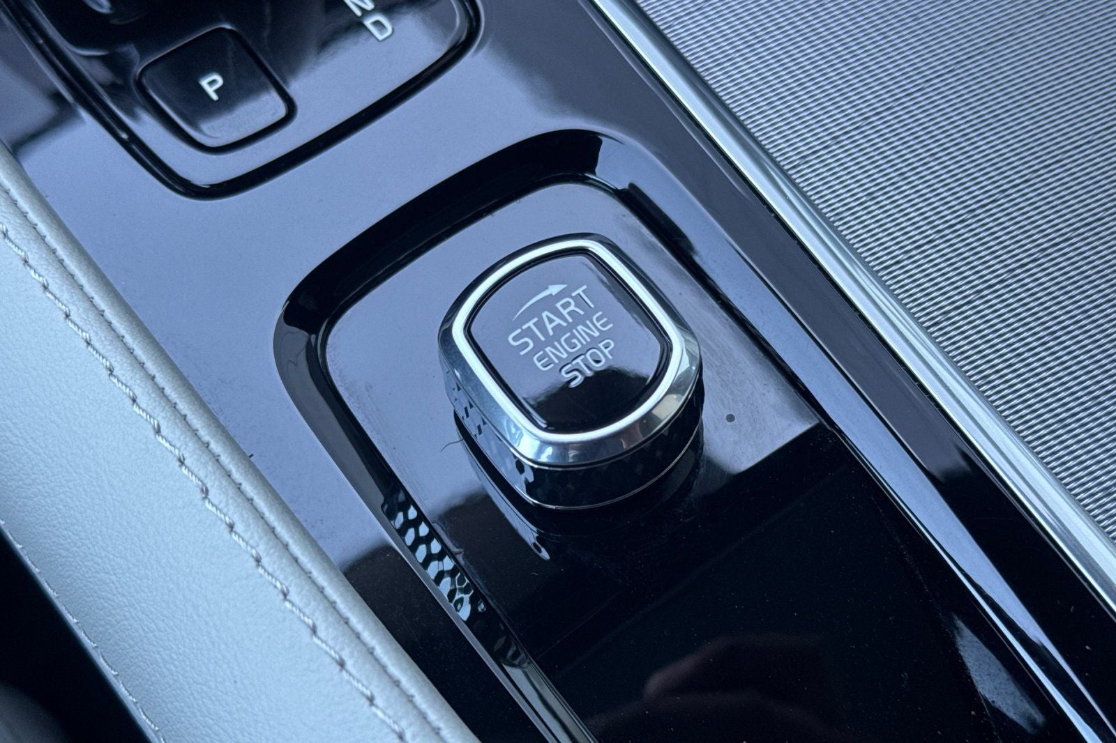 2022 Volvo XC90 Recharge Plug-In Hybrid T8 R-Design Extended Range 7P