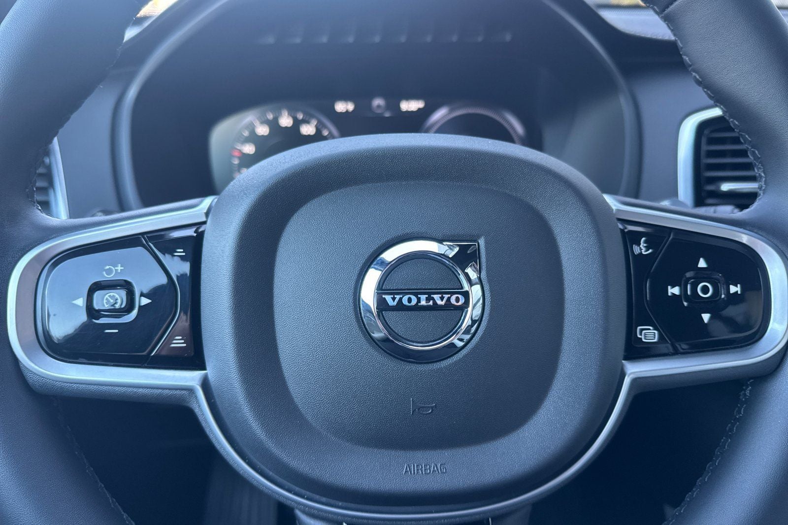 2022 Volvo XC90 Recharge Plug-In Hybrid T8 R-Design Extended Range 7P