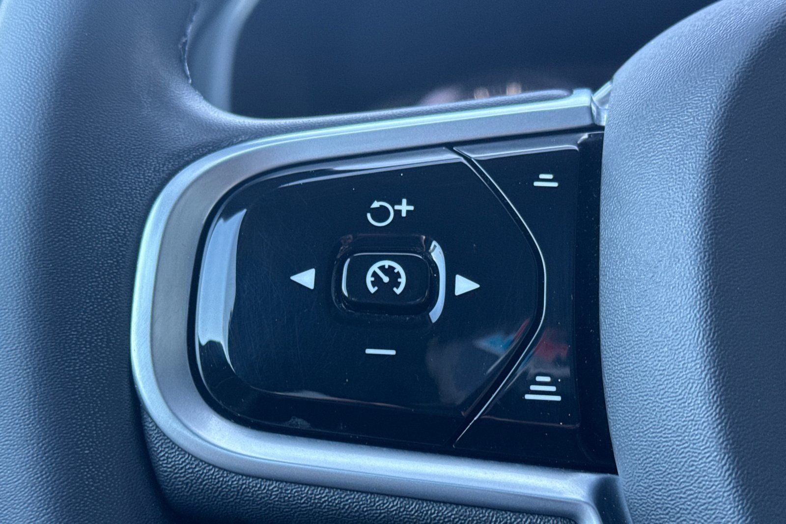 2022 Volvo XC90 Recharge Plug-In Hybrid T8 R-Design Extended Range 7P