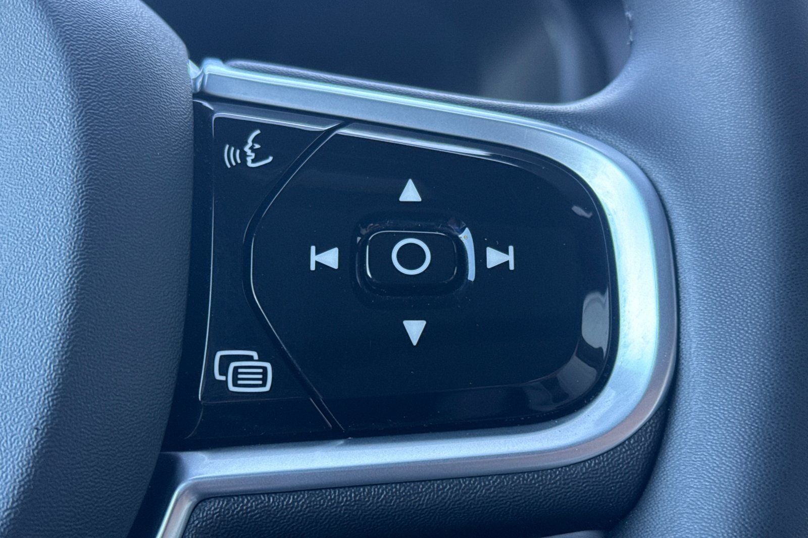 2022 Volvo XC90 Recharge Plug-In Hybrid T8 R-Design Extended Range 7P