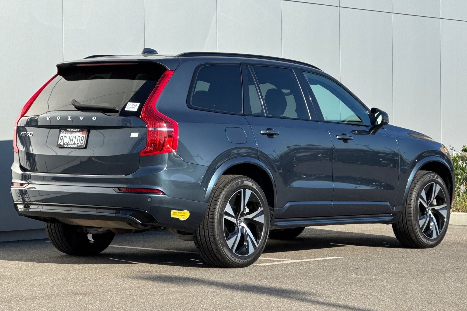 2022 Volvo XC90 Recharge Plug-In Hybrid T8 R-Design Extended Range 7P