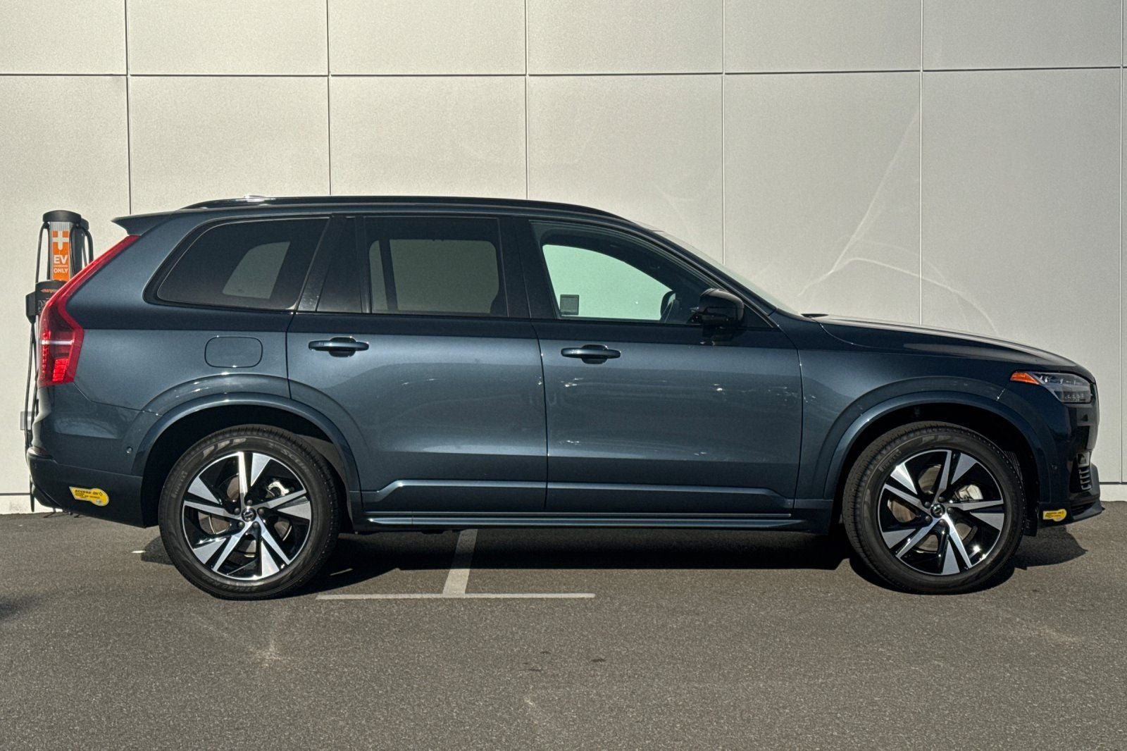 2022 Volvo XC90 Recharge Plug-In Hybrid T8 R-Design Extended Range 7P