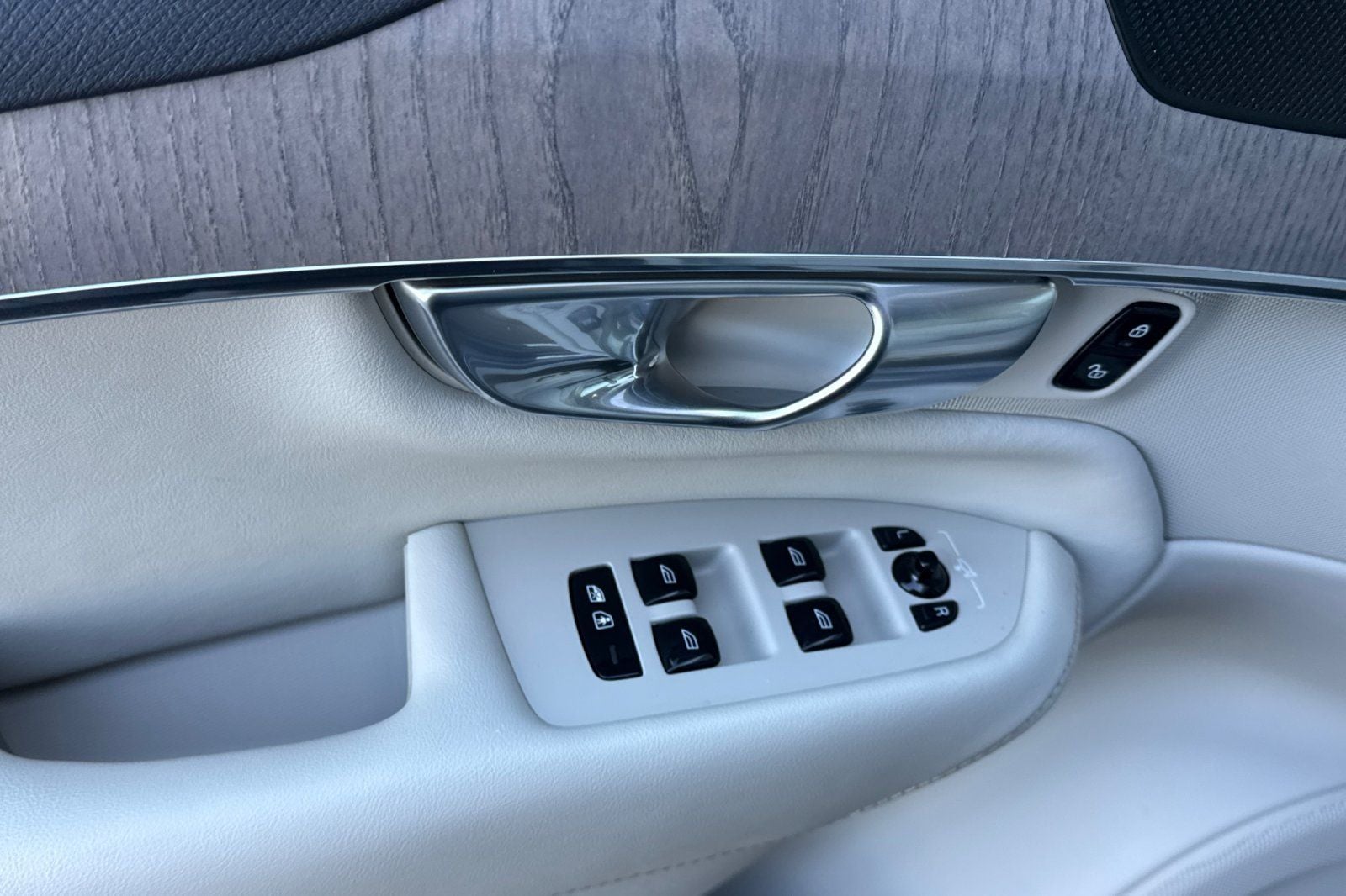 2023 Volvo XC90 Recharge Plug-In Hybrid T8 Plus Bright Theme 7 Passenger