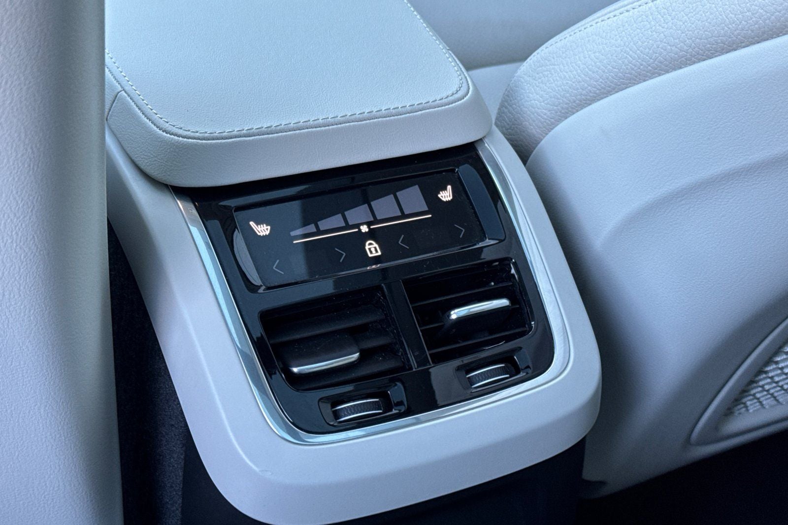 2023 Volvo XC90 Recharge Plug-In Hybrid T8 Plus Bright Theme 7 Passenger