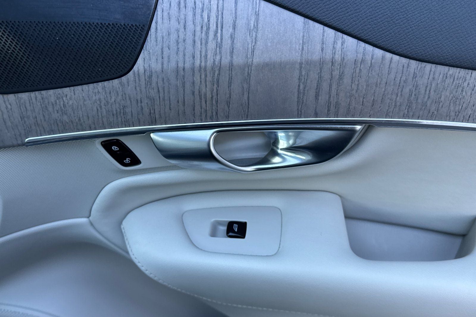 2023 Volvo XC90 Recharge Plug-In Hybrid T8 Plus Bright Theme 7 Passenger