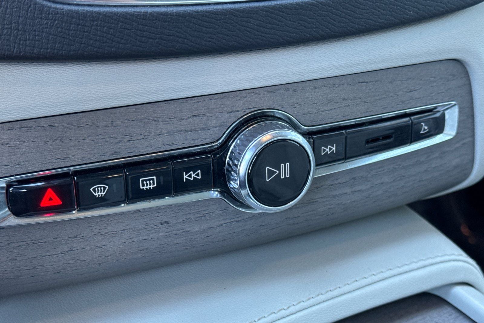 2023 Volvo XC90 Recharge Plug-In Hybrid T8 Plus Bright Theme 7 Passenger