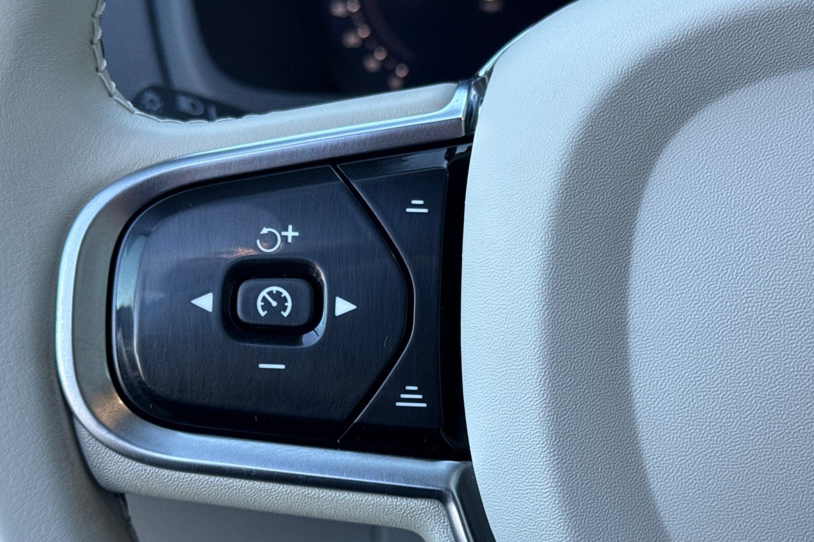 2023 Volvo XC90 Recharge Plug-In Hybrid T8 Plus Bright Theme 7 Passenger