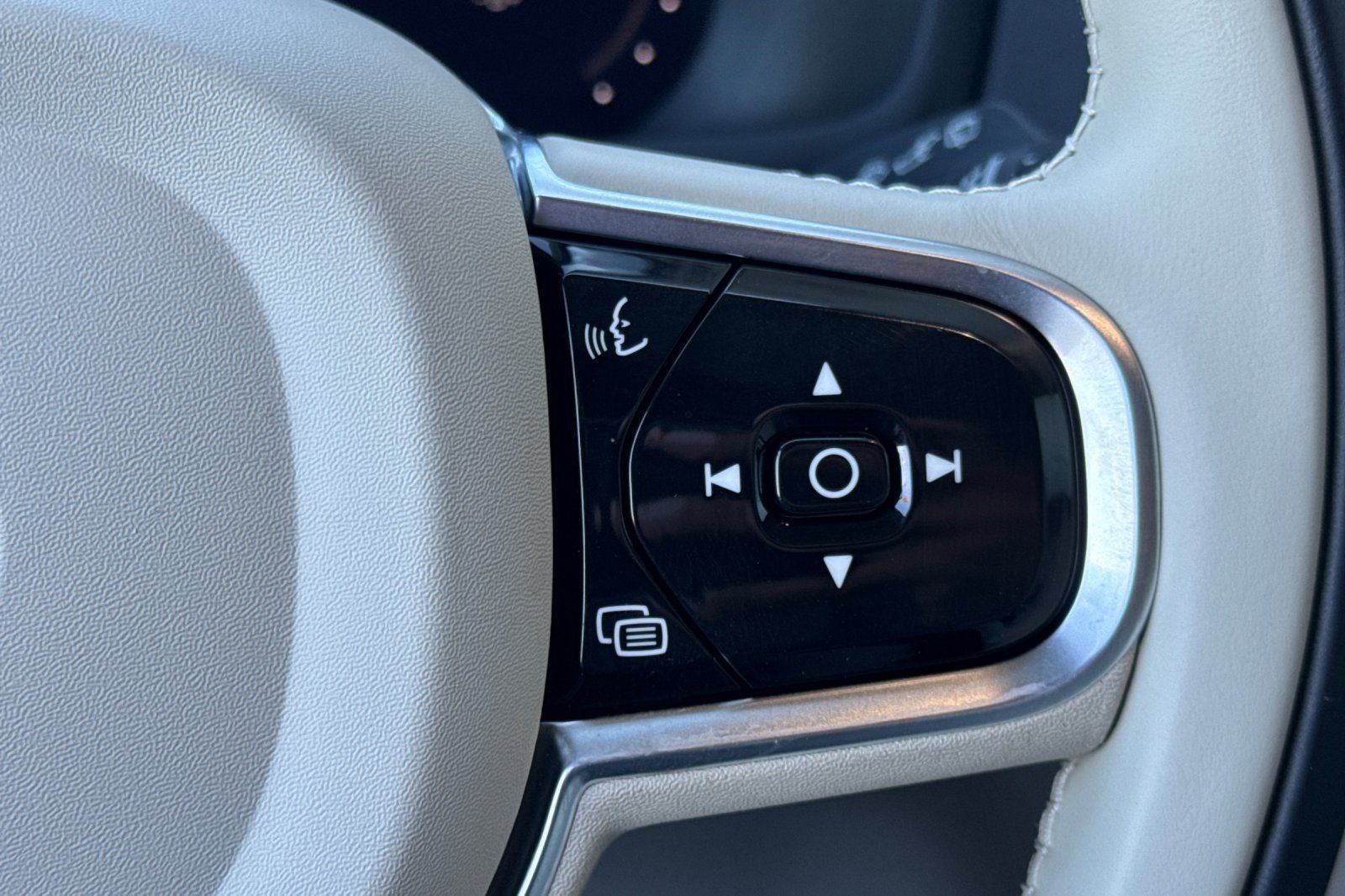 2023 Volvo XC90 Recharge Plug-In Hybrid T8 Plus Bright Theme 7 Passenger