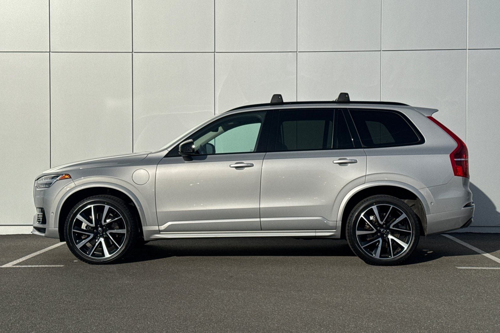 2023 Volvo XC90 Recharge Plug-In Hybrid T8 Plus Dark Theme 7 Passenger
