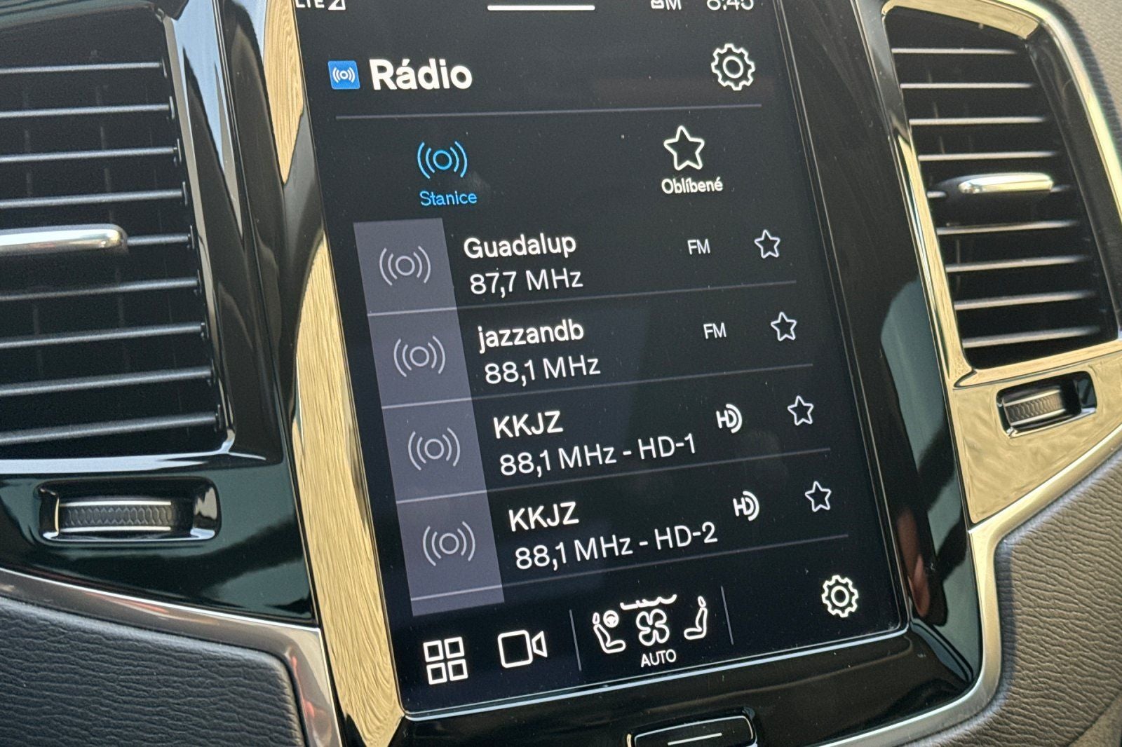 2023 Volvo XC90 Recharge Plug-In Hybrid T8 Plus Dark Theme 7 Passenger