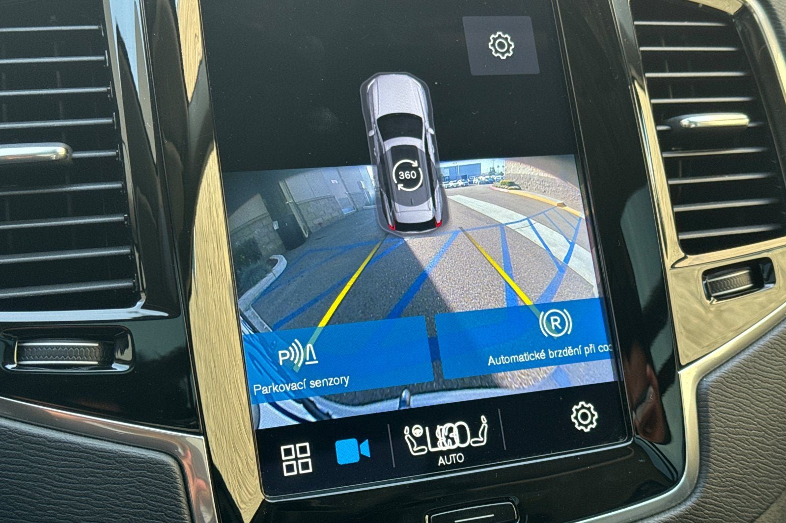 2023 Volvo XC90 Recharge Plug-In Hybrid T8 Plus Dark Theme 7 Passenger