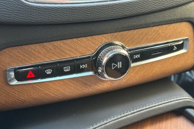 2023 Volvo XC90 Recharge Plug-In Hybrid T8 Plus Dark Theme 7 Passenger