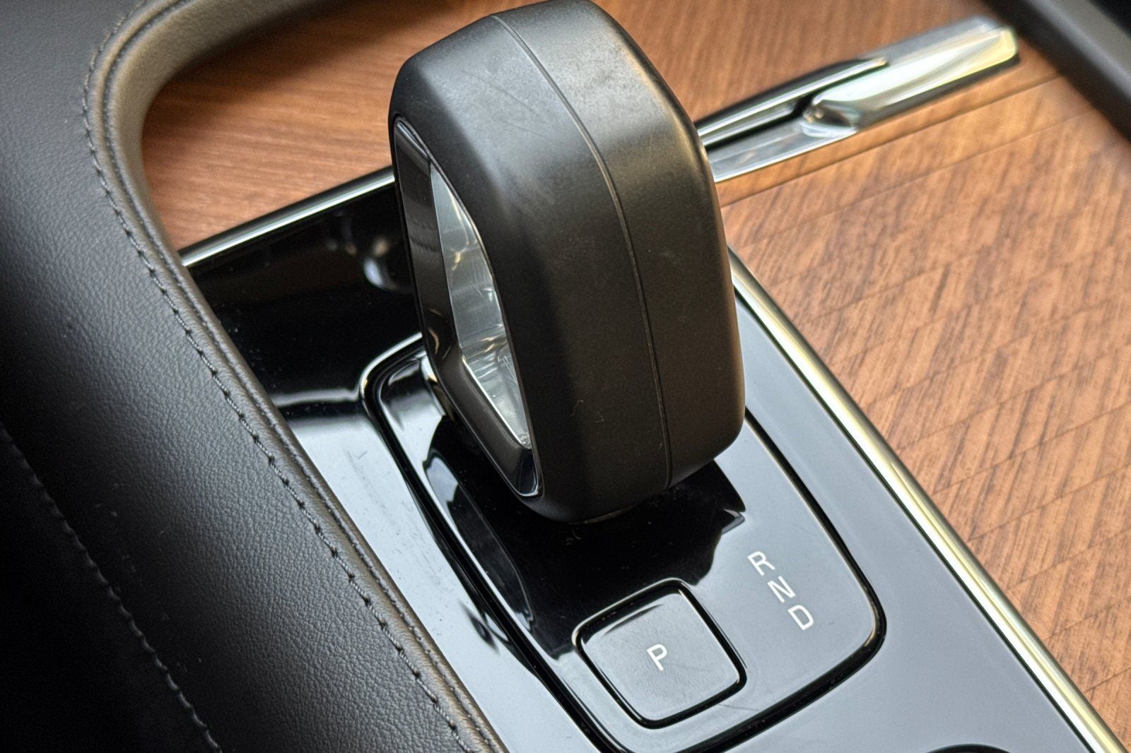 2023 Volvo XC90 Recharge Plug-In Hybrid T8 Plus Dark Theme 7 Passenger