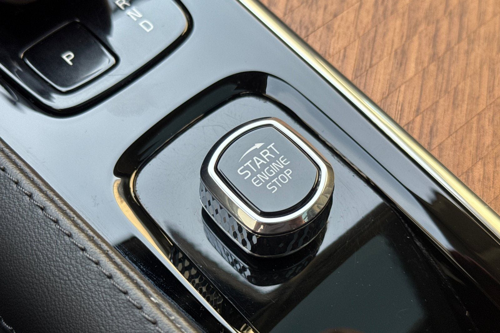 2023 Volvo XC90 Recharge Plug-In Hybrid T8 Plus Dark Theme 7 Passenger