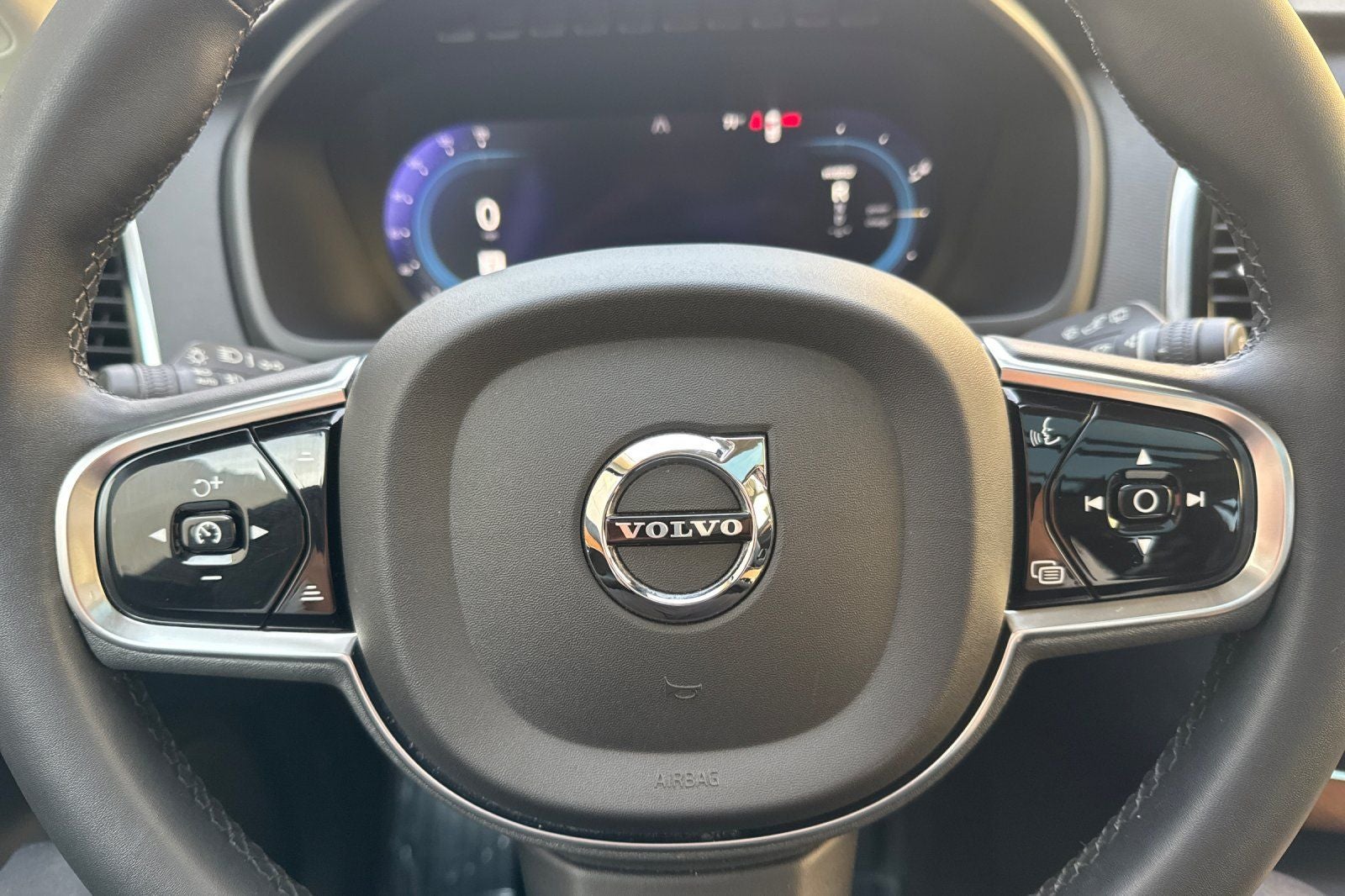 2023 Volvo XC90 Recharge Plug-In Hybrid T8 Plus Dark Theme 7 Passenger